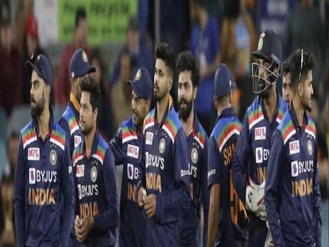 टी-20 वर्ल्ड कपनंतर (T20 World Cup) टीम इंडियाचा कोचिंग स्टाफ (Team India Coach) बदलणार आहे. टीम इंडियाचे मुख्य प्रशिक्षक रवी शास्त्री (Ravi Shastri) यांचा कार्यकाळ टी-20 वर्ल्ड कपनंतर संपणार आहे.