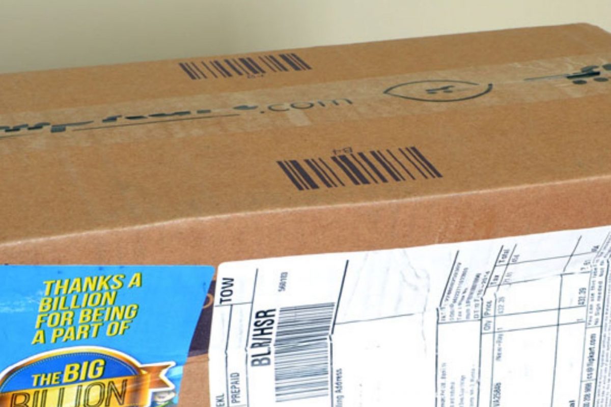 Flipkart big billion days sale : अत्यंत उत्साहाने केली iphone 12 ची ऑर्डर; डिलिव्हरी येताच तरुणाने डोक्यावर मारला हात