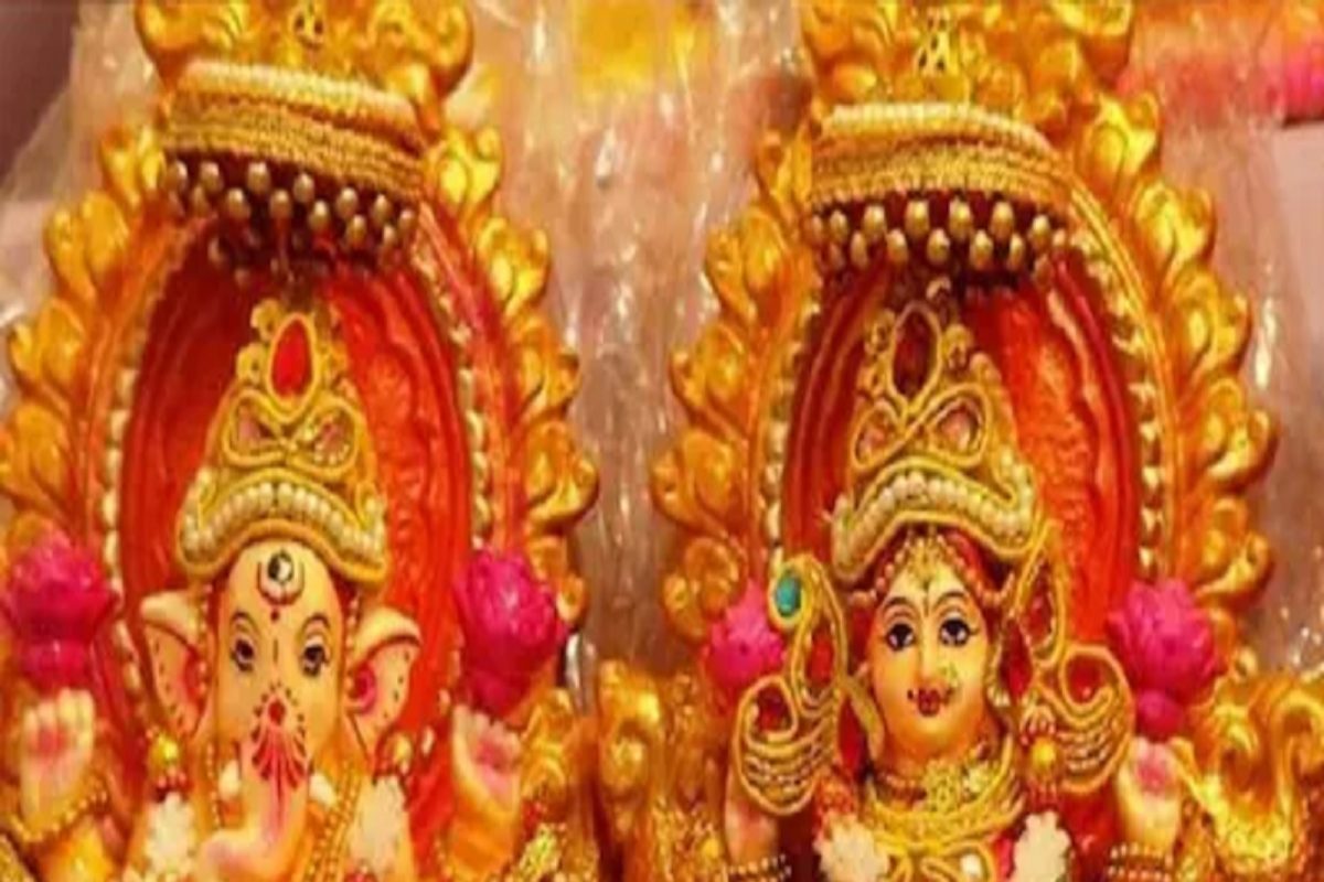 Diwali 2021: लक्ष्मीपूजनाच्या संध्याकाळी लक्ष्मीसह विष्णूची पूजा का केली जात नाही?