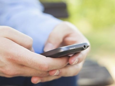 Mobile Phone Tips बऱ्याचदा आपल्या मोबाईल मधील कोणतेही फोटो किंवा व्हिडिओ डिलीट झाल्यास जेवढे घाबरत नाहीत तितकं आपण मोबाईल मधील Contact Number Lost गायब झाल्याने चिंतेत असतो.