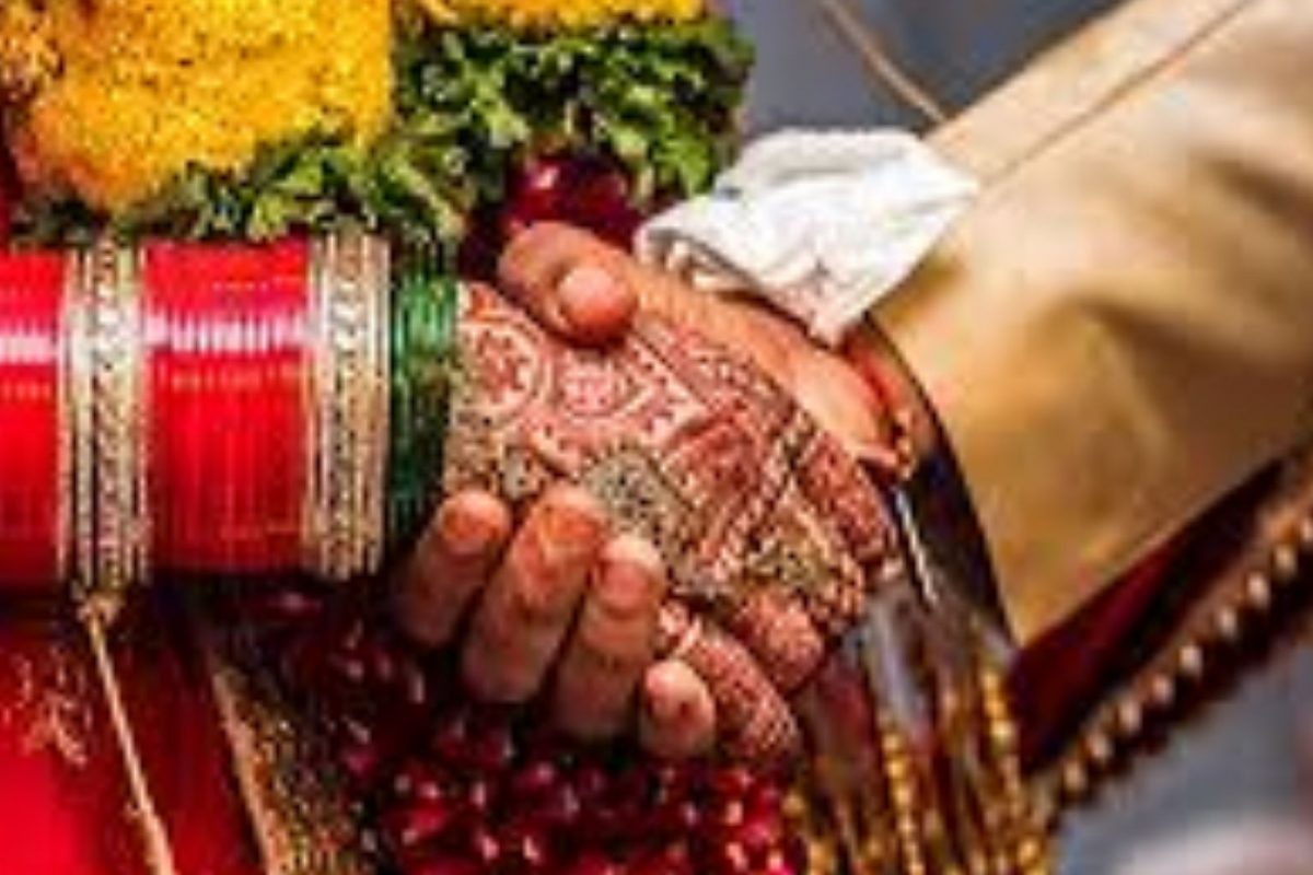 शुभमुहूर्ताचं कारण देत 11 वर्ष पतीपासून दूर राहिली पत्नी; अखेर न्यायालयाने दिला तरुणाला दिलासा