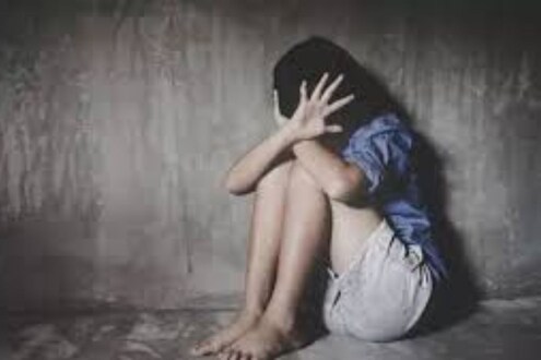 मैत्रिणीच्या मुलीला वाढदिवसासाठी नेलं अन्...; 11 वर्षीय मुलीच्या कौमार्याचा केला 40 हजारांत सौदा मैत्रिणीच्या मुलीला वाढदिवसासाठी नेलं अन्...; 11 वर्षीय मुलीच्या कौमार्याचा केला 40 हजारांत सौदा
