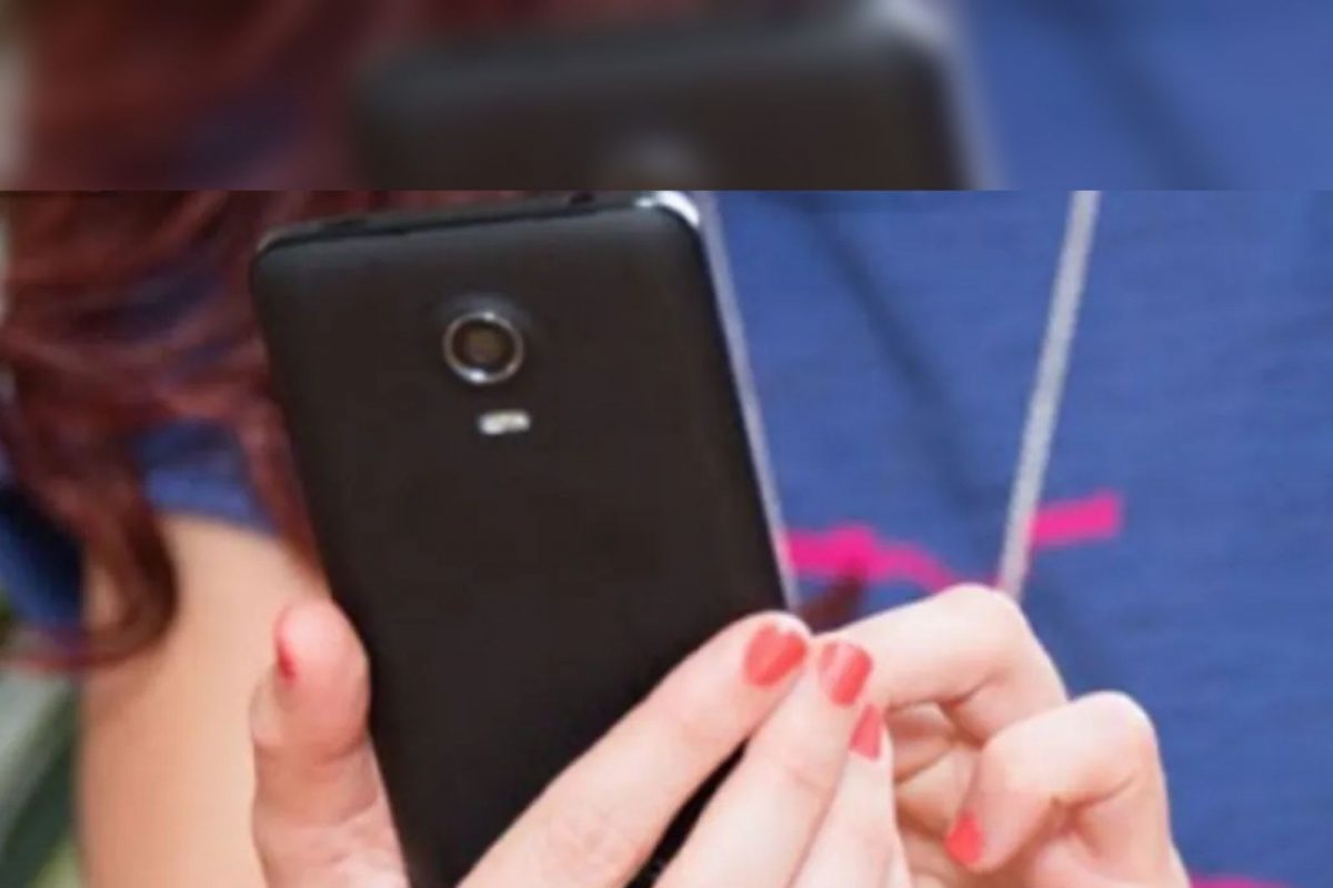 एकदाच पैसे द्या, वर्षभर झंझट नाही, बचतही होईल; धमाकेदार Mobile Recharge Plans