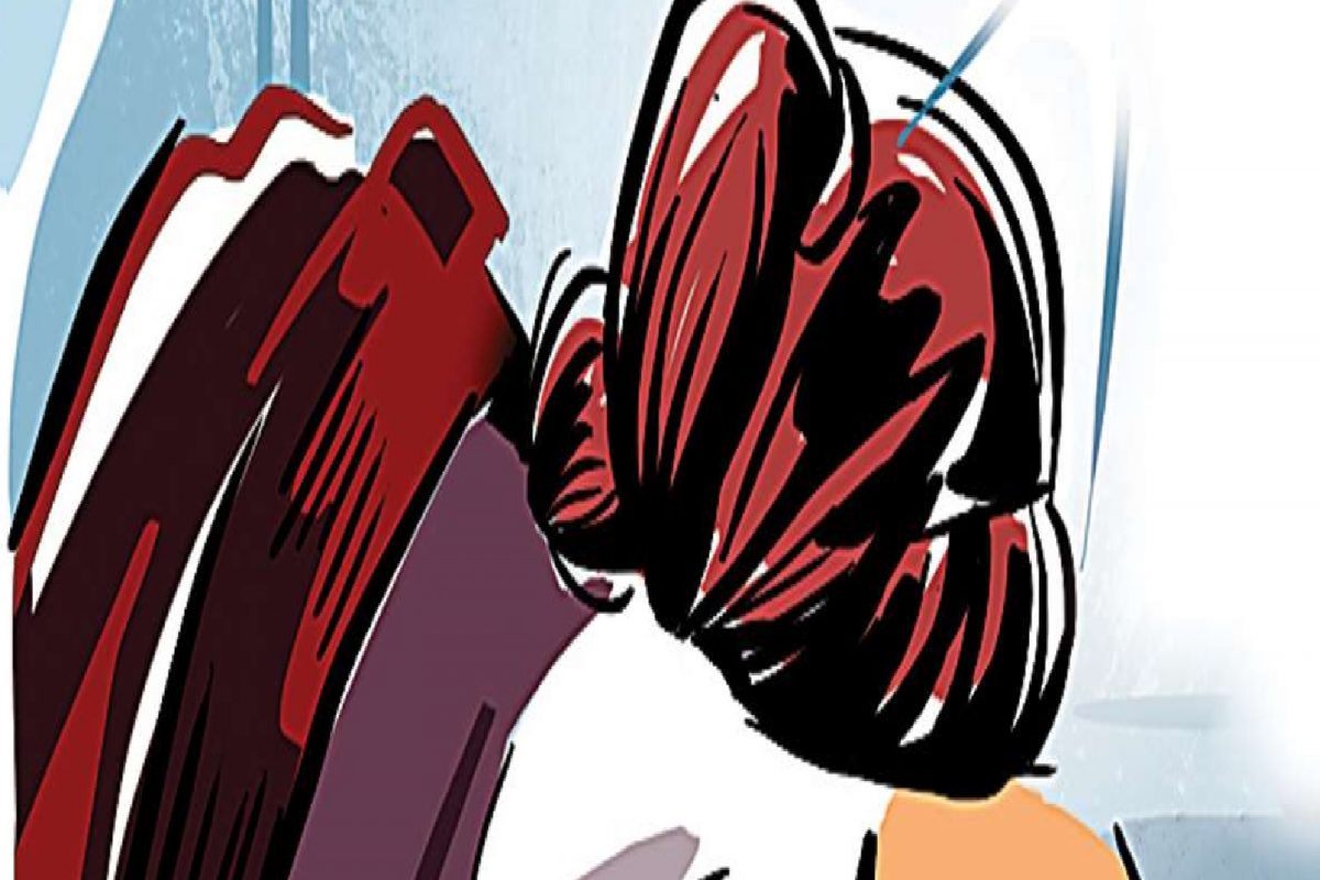 ''तुला तुझ्या पप्पांनी घरी बोलवलंय'', आधी जबरदस्तीनं गाडीत बसवलं, नंतर लॉजवर नेत केला अल्पवयीन मुलीचा विनयभंग, नाशिकमधली घटना