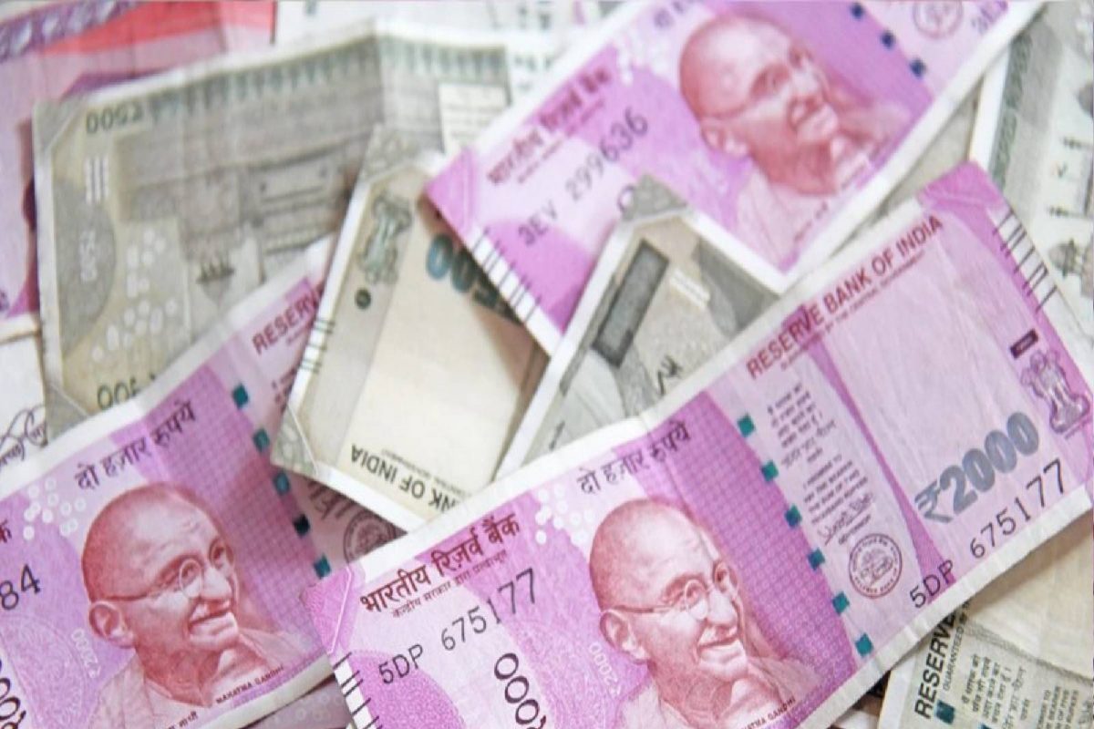 एक लाखाचे तीन कोटी! 'या' बँकेच्या स्टॉकमध्ये 30,472 रुपयांची नव्हे टक्क्यांची वाढ, अजूनही कमाईची संधी