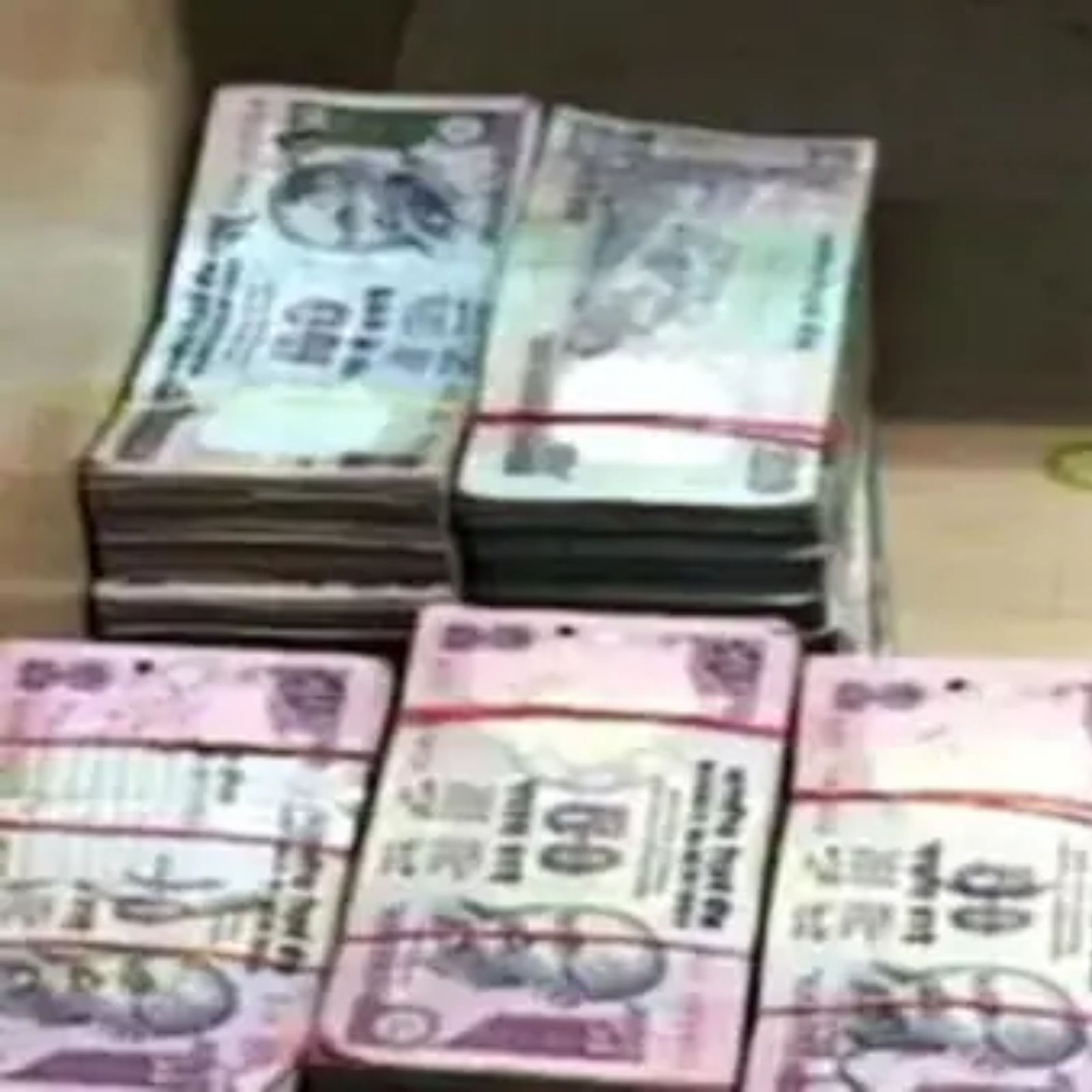 लघवीला गेला अन् 97 लाखांना मुकला; पुण्यातील व्यावसायिकासोबत घडली विपरीत घटना