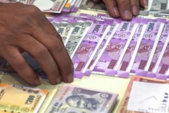 2 कोटींच्या चोरी प्रकरणात पोलीस ठाणे प्रमुखाचा भयंकर फ्रॉड; कुटुंबाच्या मदतीने आखला प्लान