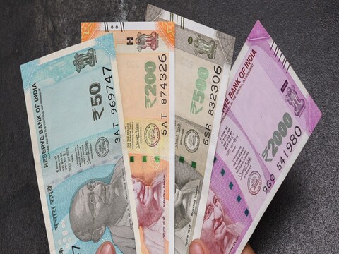 गेल्या काही महिन्यांपासून मल्टीबॅगर शेअरने देखील जबरदस्त रिटर्न (investment return) दिला आहे. जर तुम्ही शेअर मार्केटमध्ये गुंतवणूक करू इच्छित असाल तर (Investment in Share Market) तुम्ही मल्टीबॅगर स्टॉक्सचा (Investment in Multibagger stock) विचार करू शकता. 