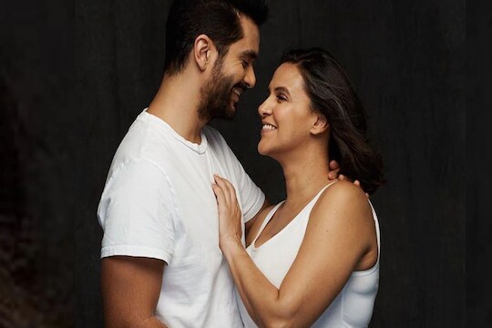 Good News: Neha Dhupia दुसऱ्यांदा झाली आई ; घरी झालं चिमुकल्या मुलाचं आगमन