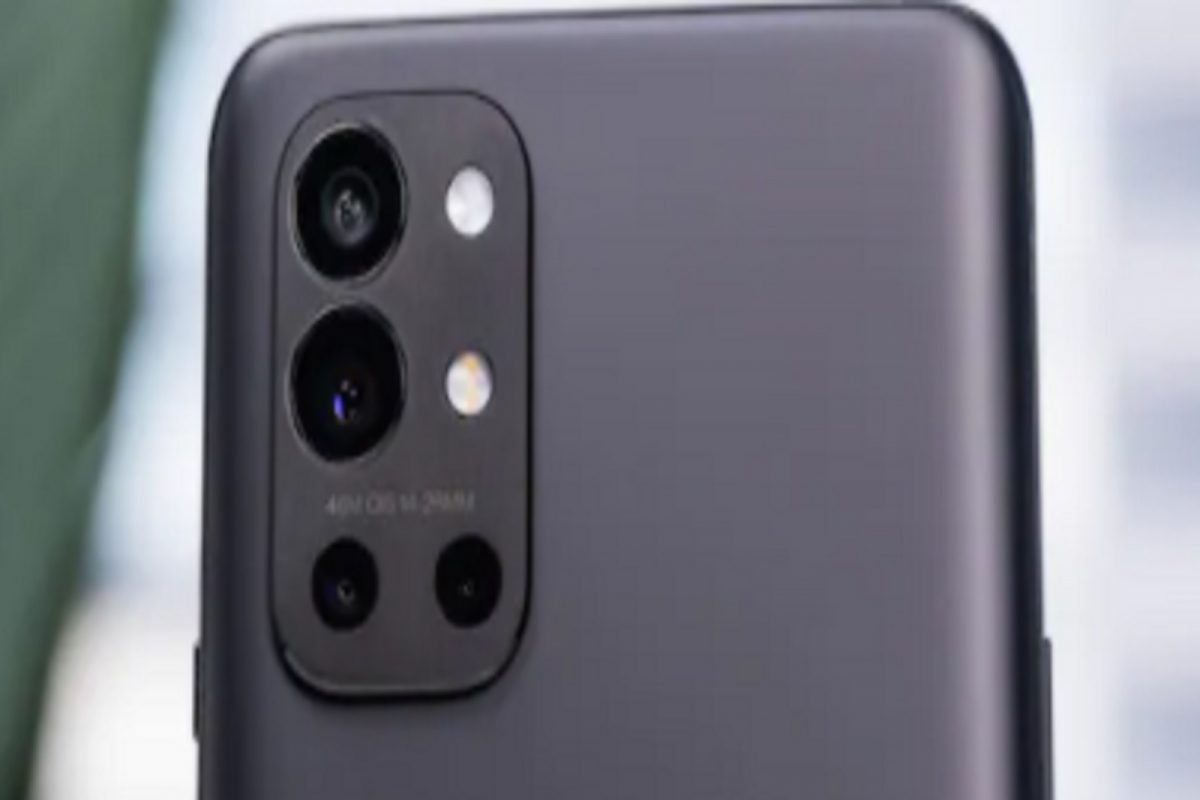 50MP कॅमेरासह आज लाँच होणार OnePlus 9RT, खास डिस्प्लेसह मिळतील जबरदस्त फीचर्स