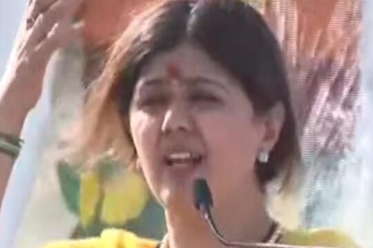  आता काय बीड जिल्ह्याची अवस्था आहे, आहे का रुपया तरी, बजेट. माझ्याच योजना सुरू आहे, सगळंच बंद आहे, पण चालू आहे ना त्यांचं.