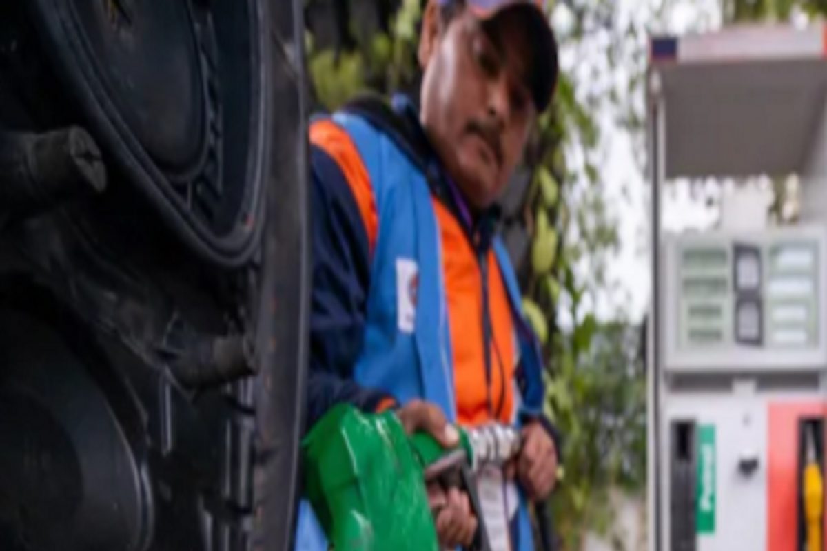 Petrol Price Today: पेट्रोलच्या किंमतींनी बिघडवलं सामान्यांचं बजेट, आजही वधारले भाव
