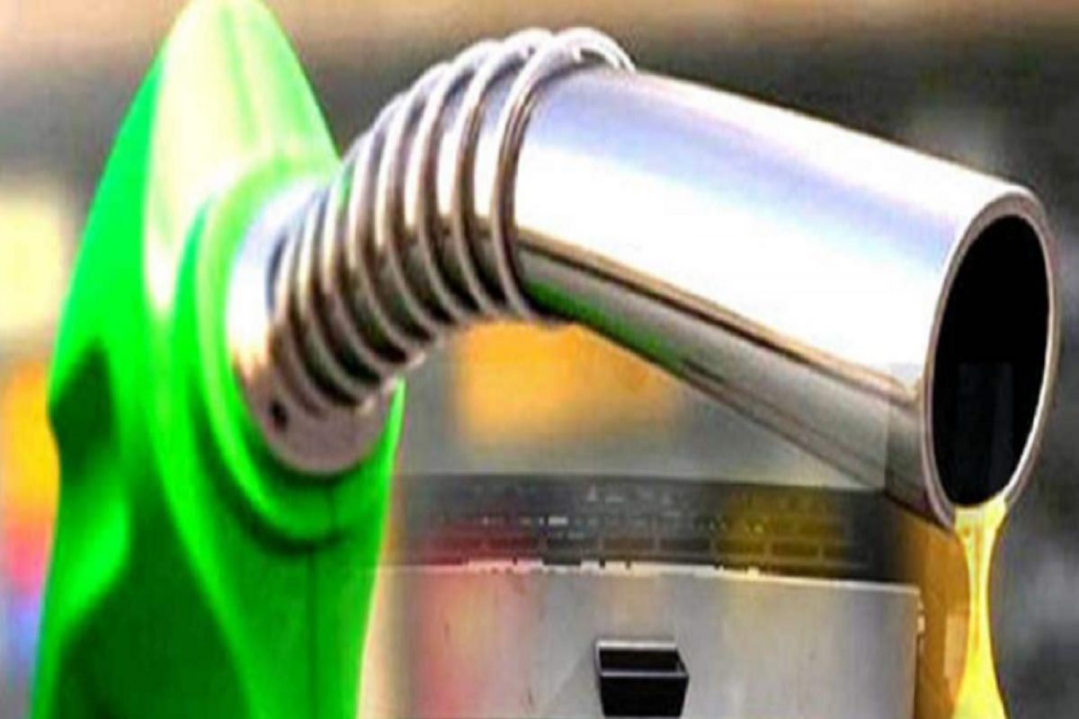 वाढत्या इंधन दरवाढीने सर्वसामान्य मेटाकुटीला, पेट्रोल 120 रुपयांवर, तर डिझेल 111 रुपये; तपासा तुमच्या शहरातील भाव