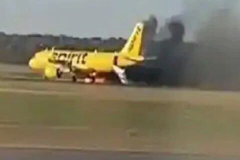 विमान दुर्घटनेचा धक्कादायक व्हिडीओ व्हायरल.