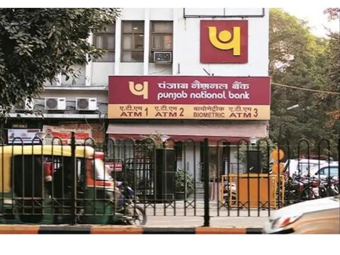पंजाब नॅशनल बँकेत (Punjab National Bank Account holders) खाते असणाऱ्यांसाठी एक आनंदाची बातमी आहे. बँक आता तुम्हाला तुमच्या डेबिट कार्डवर 2 लाख रुपयांचा लाभ देत आहे. 