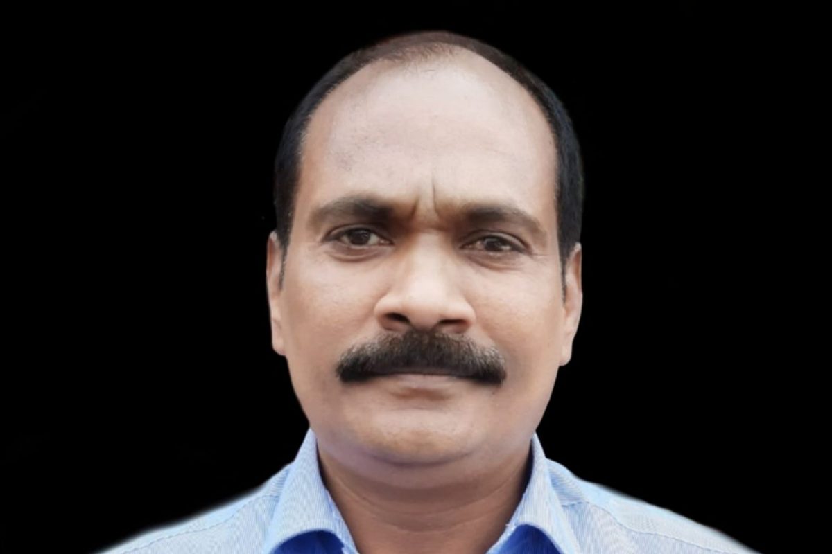 डॉ. राजन हरिभाऊ शिंदे असं खून झालेल्या प्राध्यापकाचं नाव आहे.