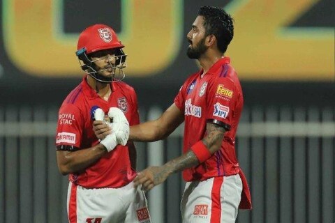 आयपीएल 2021 मध्ये (IPL 2021) चेन्नई सुपर किंग्सविरुद्धच्या (CSK vs PBKS) सामन्यात पंजाबचा कर्णधार केएल राहुलने (KL Rahul) मोठी चूक केली, याची शिक्षा मात्र मयंक अग्रवालला (Mayank Agarwal) भोगावी लागली.