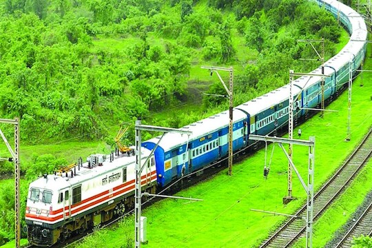 Western Railway Recruitment: पश्चिम रेल्वे मुंबई इथे 80 जागांसाठी बंपर पदभरती; अशा पद्धतीनं करा अप्लाय