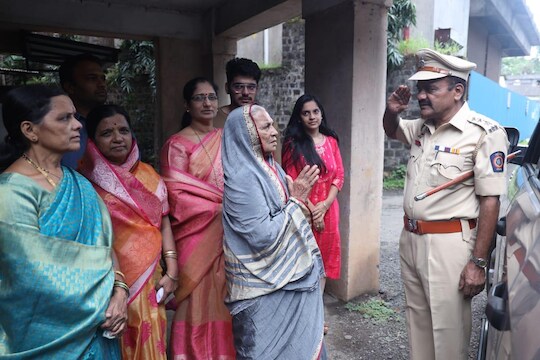 सेवेतला बहुतांश काळ हा साईड पोस्टिंग मध्येच काम त्यांनी केले आणि कधीही आबांकडे त्यांनी कोणती मागणी केली नाही.