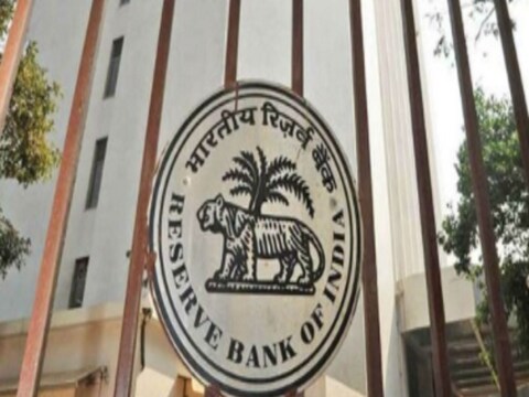 भारतीय रिझर्व्ह बँक (RBI Restriction on bank in Maharshtra) ने सोमवारी महाराष्ट्रातील बाबाजी दाते महिला सहकारी बँकेवर (Babaji Date Mahila Sahakari Bank) व्यवसाय निर्बंध लादले आहेत. 
