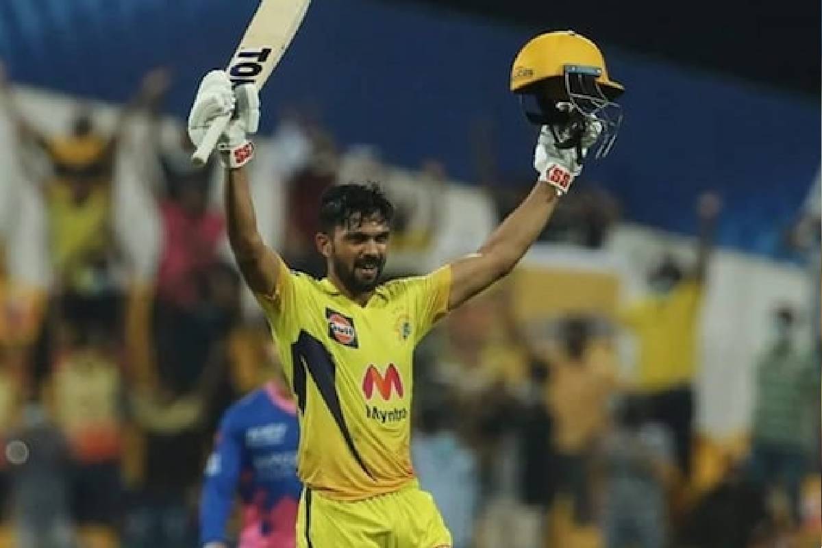 IPL 2021 : जडेजाने नाकारलं, तरी महाराष्ट्राच्या ऋतुराजने केलं 'धोनी स्टाईल' शतक