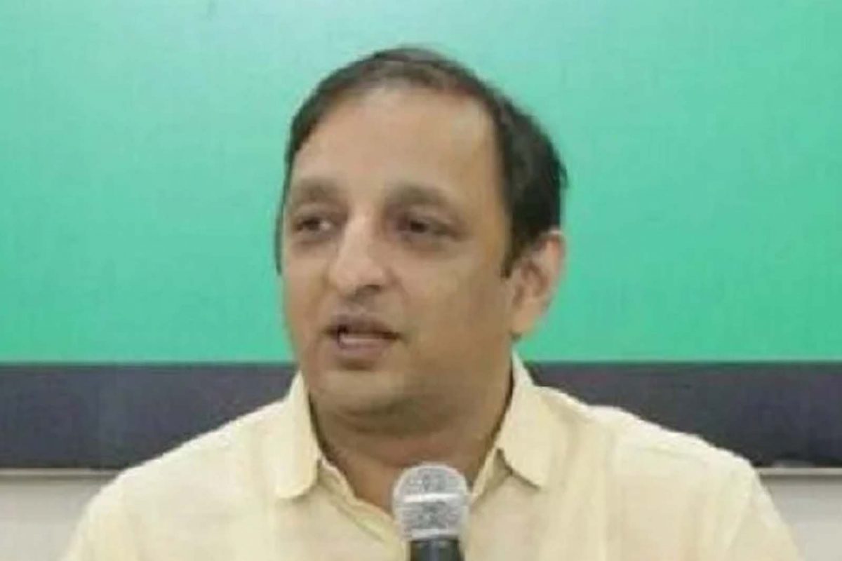 सचिन सावंत यांनी मुख्यमंत्री उद्धव ठाकरे यांच्या शासकीय निवासस्थान असलेल्या वर्षा बंगल्यावर जाऊन भेट घेतली.