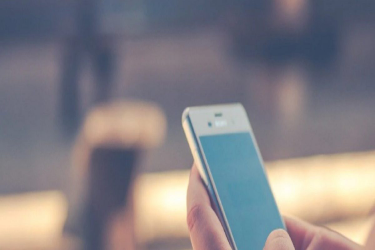 Smartphone बाबत धक्कादायक खुलासा, टॉयलेट सीटपेक्षाही खराब आहे तुमची Phone Screen; गंभीर आजारांचा धोका