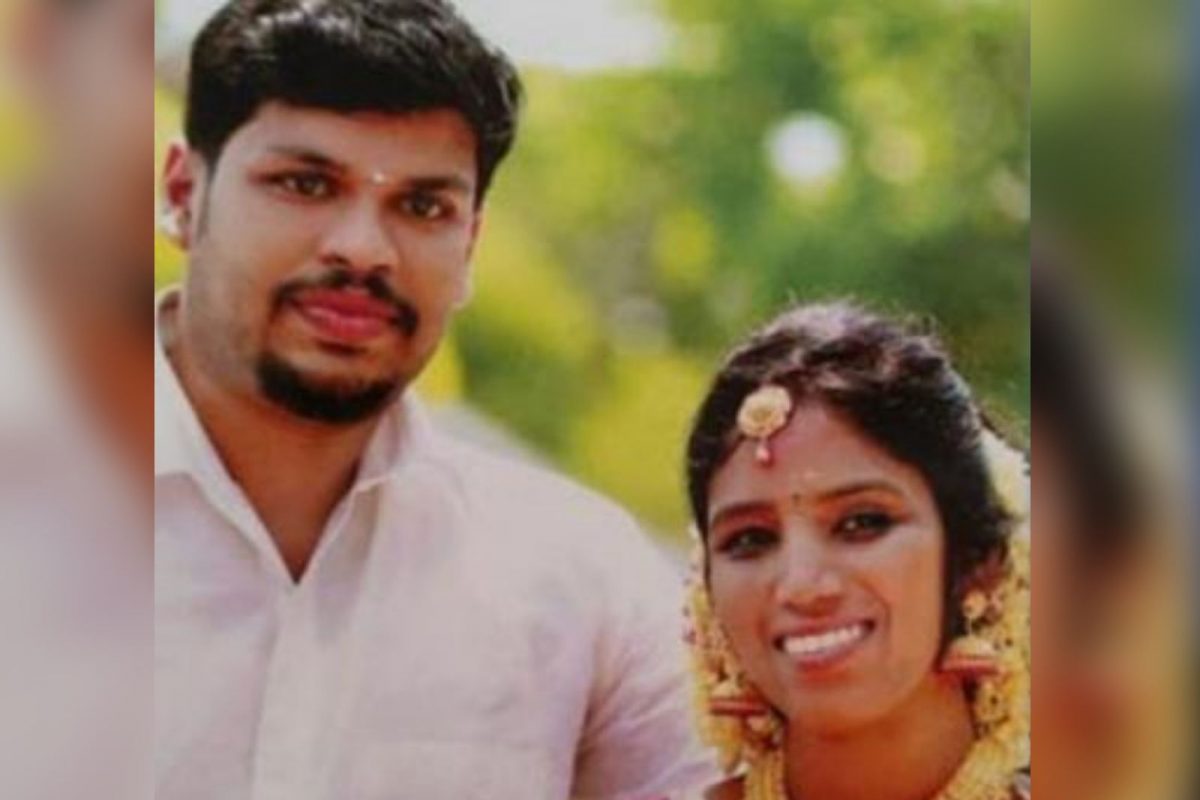 बायकोसोबत नवऱ्याचं राक्षसी कृत्य; पत्नीच्या खोलीत कोब्रा सोडून दिला भयंकर मृत्यू, धक्कादायक कारण समोर