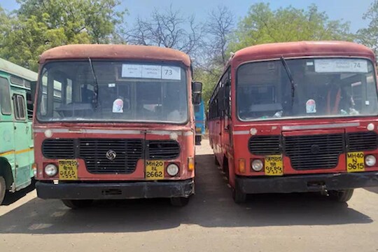 कारंजा तालुक्यातील काजळेश्वर येथील गजानन चव्हाण आणि त्यांची पत्नी मंगरुळपीर आगारात लाठी येथे जाण्यासाठी बसची प्रतीक्षा करीत होते.