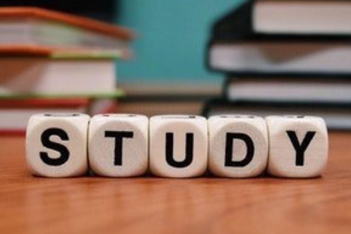 Exam Tips: विद्यार्थ्यांनो, बोर्डाच्या परीक्षांची भीती नको; हसत खेळत 'या' पद्धतीनं करा अभ्यास