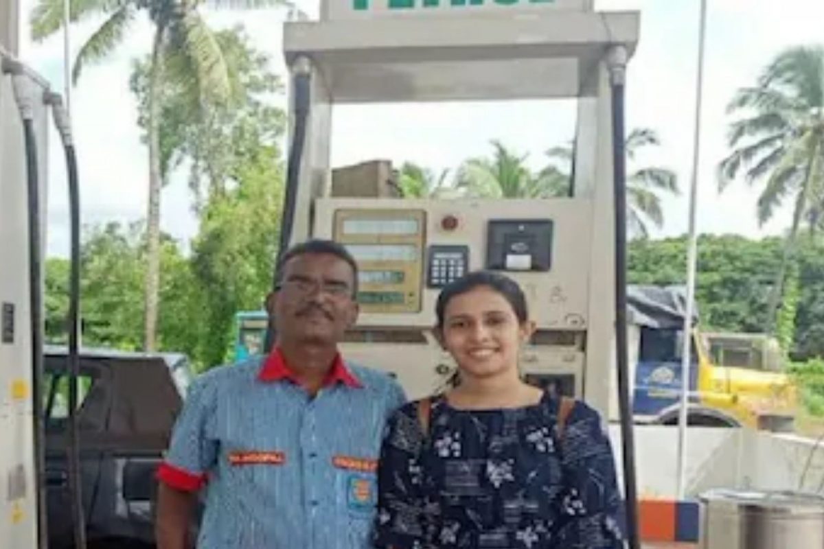 Success Story: वडील करतात पेट्रोल पंपावर काम आणि लेकीला मिळाला IIT मध्ये प्रवेश; खुद्द पेट्रोलियम मंत्र्यांनी केलं कौतुक