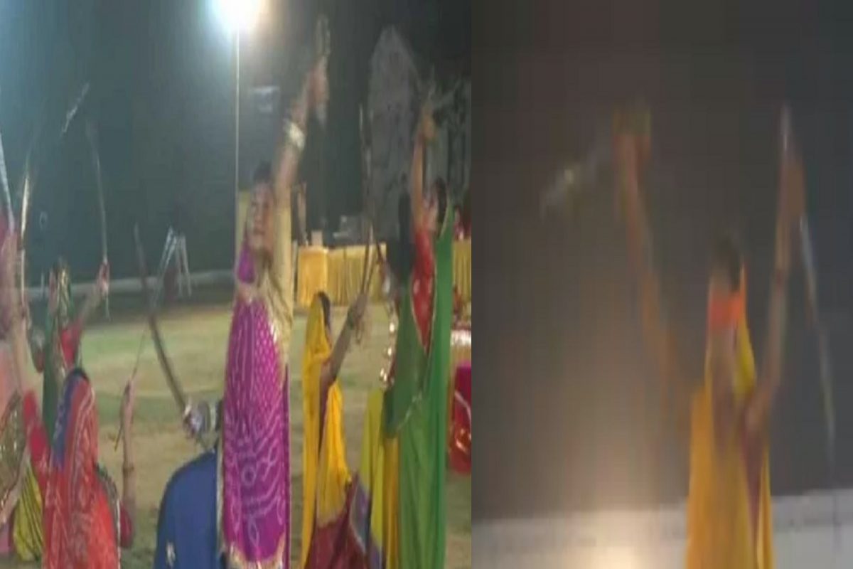 नारी तू लय भारी! डोळ्यावर पट्टी बांधून तलवारबाजी; VIDEO पाहून तोंडात बोटं घालाल