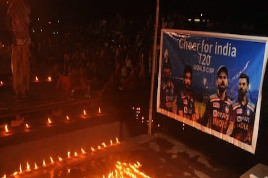 T20 World Cup, India vs Pakistan: विजयी भव! वाराणसीमधील गंगा आरतीमध्ये टीम इंडियासाठी प्रार्थना