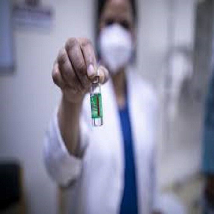 सर्वाधिक लसीकरण झालेल्या राज्यांच्या यादीत लोकसंख्येच्या दृष्टीनं सर्वात मोठ्या राज्यांचा समावेश आहे. सर्वाधिक लसीकरण उत्तर प्रदेश झालं आहे. उत्तर प्रदेशमध्ये आतापर्यंत 12,21,60,335 डोस दिले गेले आहेत. तर महाराष्ट्रात 9,32,25,506 डोस देण्यात आले आहेत. तिसरा नंबर पश्चिम बंगालचा आहे. बंगालमध्ये आतापर्यंत 6,85,28,936 डोस देण्यात आले आहेत. तर गुजरातमध्ये 6,76,87,913 डोस देण्यात आले आहेत. 