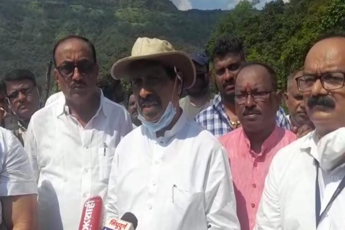 बऱ्याच वेळा बोलण्याच्या ओघामध्ये कुठल्या पक्षाचा कोणता मंत्री आहे? त्याकडे कोणते पद आहे. याचेही भान बोलताना राहत नाही. विनायक राऊत यांच्या बाबतीत असाच प्रकार घडला आहे.