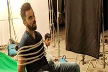 बांधलेल्या हातांनी खूर्चीवर बसलेला विराट, पाहा कशामुळे झाली कॅप्टनची अशी अवस्था बांधलेल्या हातांनी खूर्चीवर बसलेला विराट, पाहा कशामुळे झाली कॅप्टनची अशी अवस्था