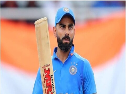 टीम इंडियाचा कॅप्टन विराट कोहली (Virat Kohli) हा सध्याच्या काळातील सर्वोत्तम बॅटर आहे. क्रिकेटमधील सर्व प्रकारात त्यानं सातत्यानं रन केले आहे. त्याच्या नावावर आंतरराष्ट्रीय क्रिकेटमध्ये 23 हजारपेक्षा जास्त रन असून 70 सेंच्युरी आहेत.