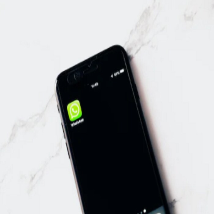 या तीन पर्यायांपैकी तुम्ही तुमच्या सुविधेनुसार कोण कोणत्या WhatsApp Group मध्ये तुम्हाला Add करू शकतं हे ठरवू शकता.