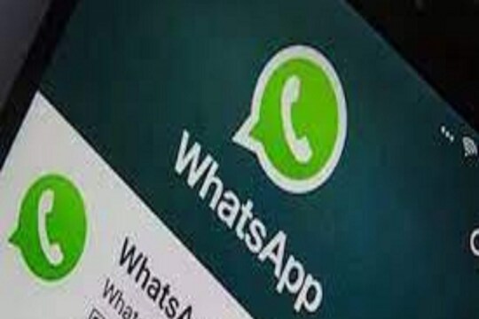 नव्या फोनमध्ये WhatsApp डाउनलोड करा आणि App च्या सुरुवातीच्या प्रोसेसमध्ये गुगल ड्राइव्ह बॅकअप ऑप्शनला स्किप करा. त्यानंतर फोनच्या स्टोरेजमधून लोकल बॅकअप रिस्टोर करा आणि नव्या फोनमध्ये संपूर्ण डेटा येईल. 