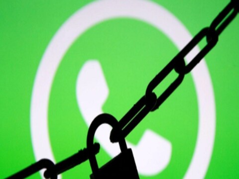WhatsApp लवकरच लाखो जुन्या स्मार्टफोनवर कायमसाठी बंद होणार आहे. काही iPhone आणि काही Android डिव्हाईसेसमध्ये हे चॅट App कायमसाठी लॉक केलं जाईल. 