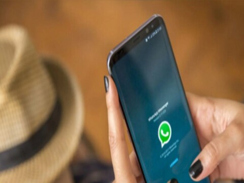 काही स्टेप्स फॉलो करुन एका फोनमधून दुसऱ्या फोनमध्ये WhatsApp Data ट्रान्सफर करता येतो. 