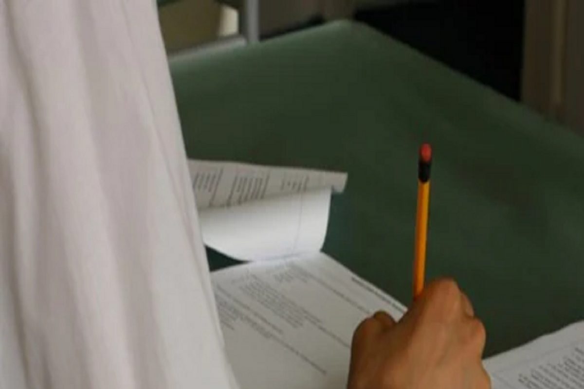 उत्तरपत्रिका पाहून शिक्षक कोमात; असं काय लिहिलंय विद्यार्थ्याने तुम्हीच पाहा