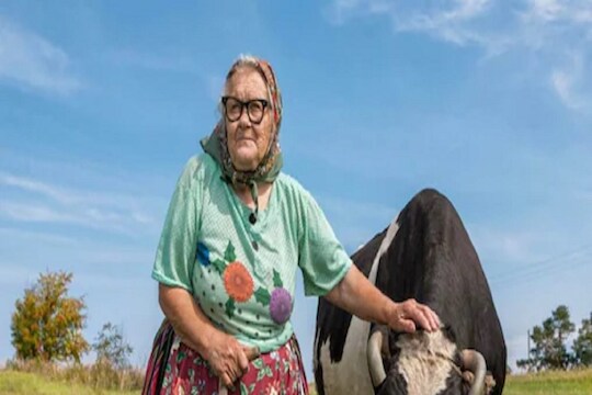 Interesting! या बेटावर राहतात फक्त महिला, चरितार्थासाठी करतात अंत्यसंस्कार