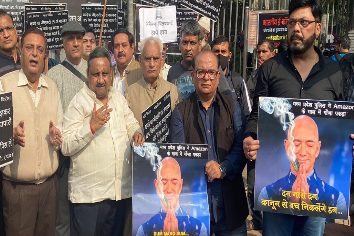 Amazon विरुद्ध व्यापारी संघटनेचा एल्गार, देशातील 500 जिल्ह्यांमध्ये आंदोलन; वाचा सविस्तर कारणं