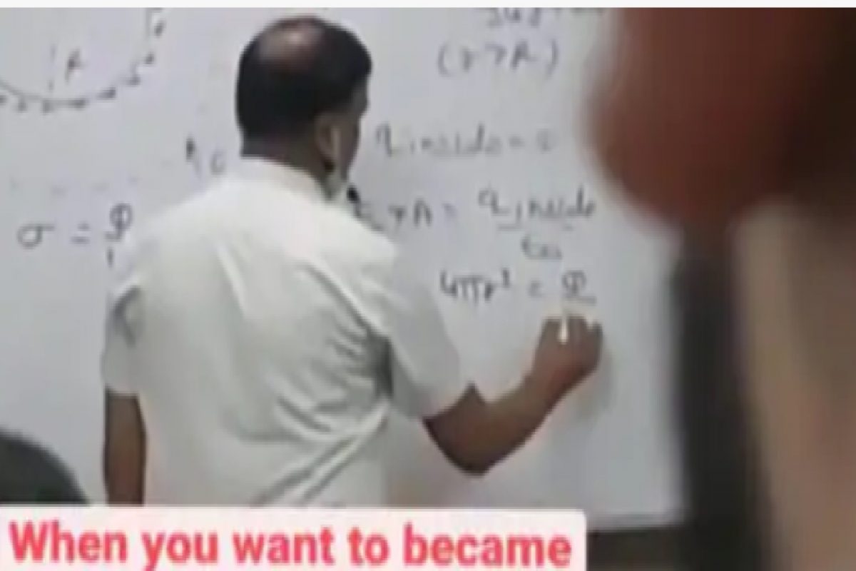 गणिताचे मास्तर म्हणू लागले लग्नाचे मंत्र, विद्यार्थी म्हणाले ‘स्वाहा’; VIDEO झाला व्हायरल