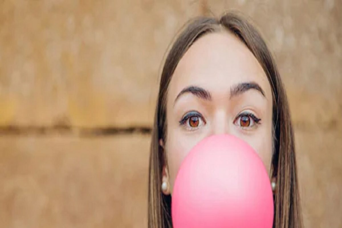 च्युइंगम खाणाऱ्याला दोन वर्षांचा तुरुंगवास, विचित्र कायद्याचे होतात अनेक फायदे