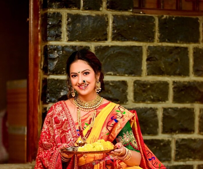 दिवाळीसाठी असा कोणताही मराठमोळा लुक तुमी ट्राय करू शकता.