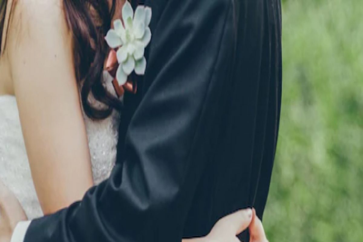 हनीमूनला जोडप्यासोबत झोपते वधूची आई, विचित्र प्रथा ऐकून फिरेल डोकं