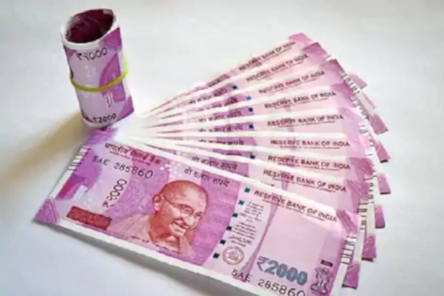  बचत खात्यावर खाजगी बँकांमध्ये मिळेल जास्त व्याजदर- 1) एचडीएफसी बँक – 3 ते 3.5 टक्के 2) आयसीआयसीआई बँक – 3 ते 3.5 टक्के 3) कोटक महिंद्रा बँक – 3.5 टक्के 4) इंडसइंड बँक – 4 ते 5 टक्के