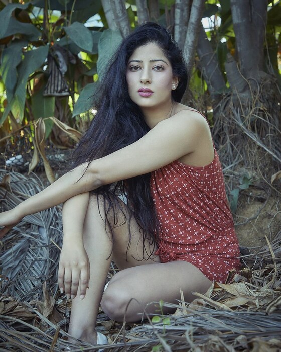 2013 मध्ये तिने 'डामाडोल' या बंगाली चित्रपटातून अभिनय जगतात पाऊल ठेवल आहे. यानंतर तिने 'मसान', 'अलोन', 'बेबी', 'एक काली', 'वॉरियर सावित्री' आणि 'टोटल धमाल' यांसारख्या चित्रपटांमध्ये काम केल आहे.